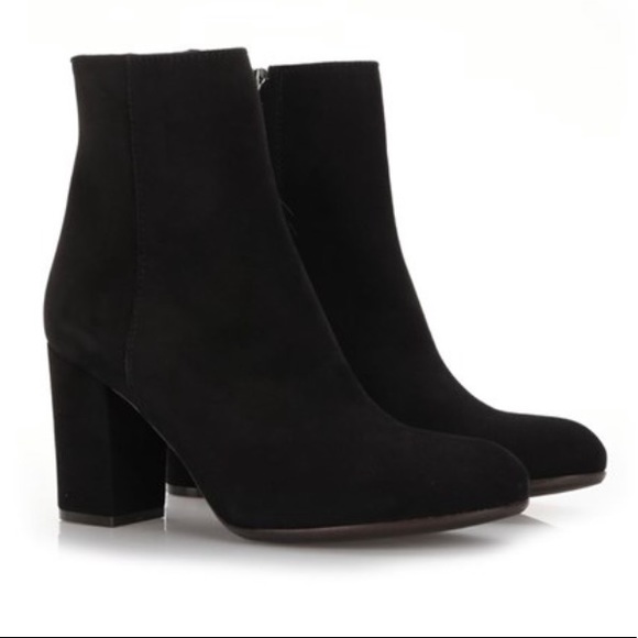 Via Roma Black Suede Ankle Boot 2.5’ Heel Black Womens Size 8 EUC - Picture 1 of 6